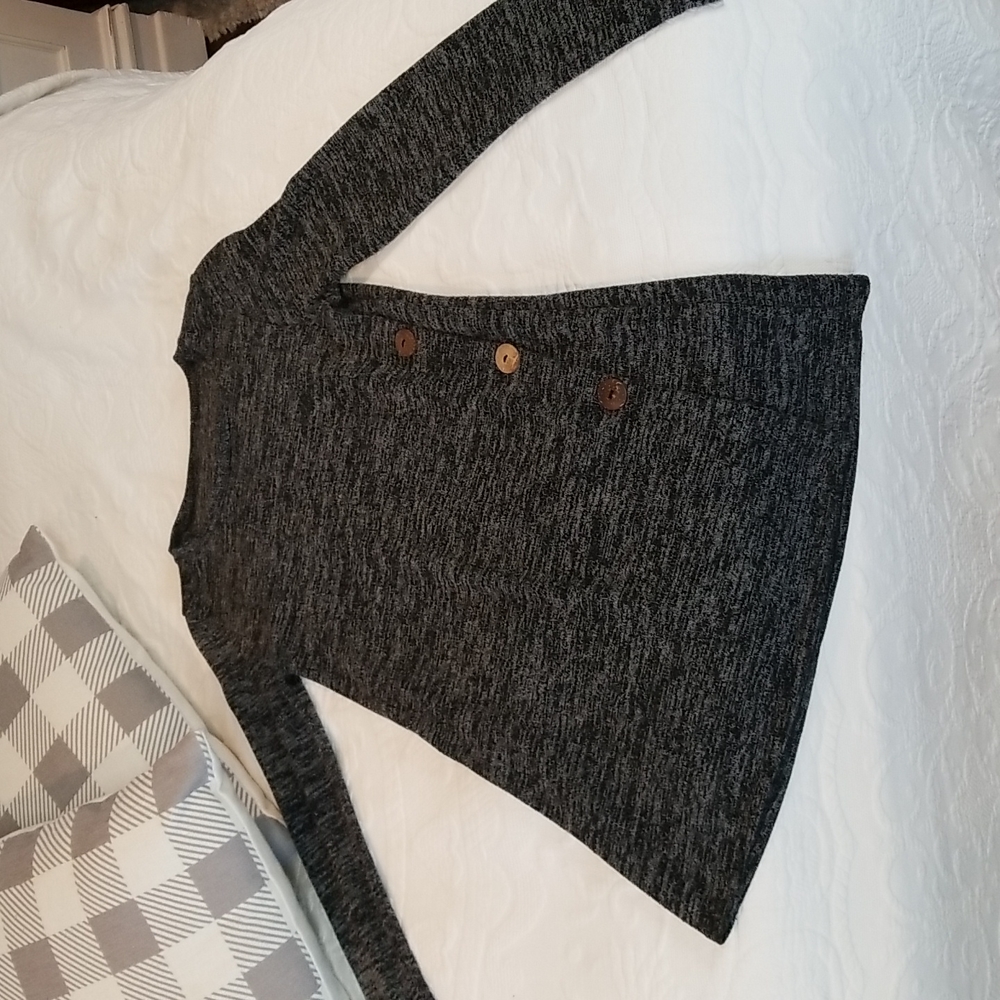 Gray Heather knit sweater, lightweight, hip length. Sz s